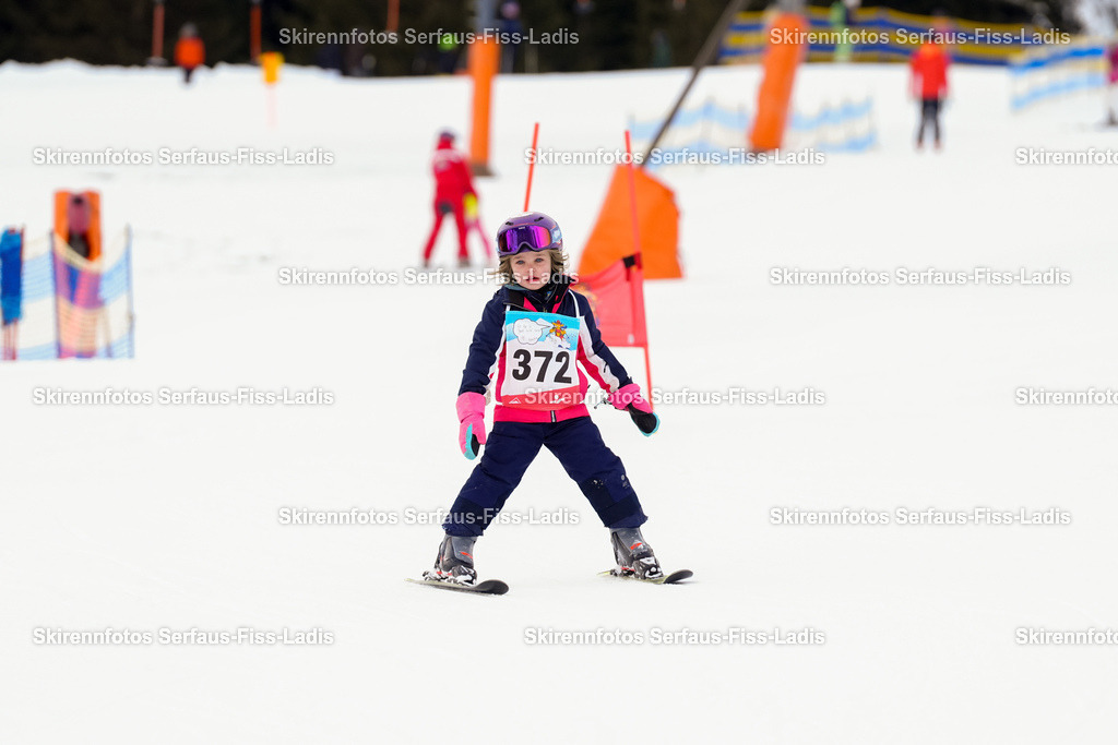 SRF_02.01.2026_0588 | Skirennfotos,Serfaus,Fiss,Ladis,Kinderskirennen,Winter,Tirol,Oberland,skirace,SFL,feelfree,weil wir's genießen,ski,Ski,skifahren,Sonnenplateau, - Realisiert mit Pictrs.com