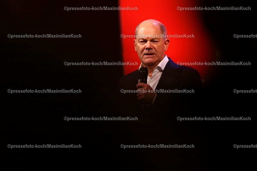 SPD21022501003 | 21.02.2025, Wahlkampfveranstaltung der Sozialdemokratische Partei Deutschlands (SPD) in der Westfalenhalle Dortmund. Im Bild Bundeskanzler der Bundesrepublik Deutschland und Spitzenkandidat der SPD - Olaf Scholz (SPD)