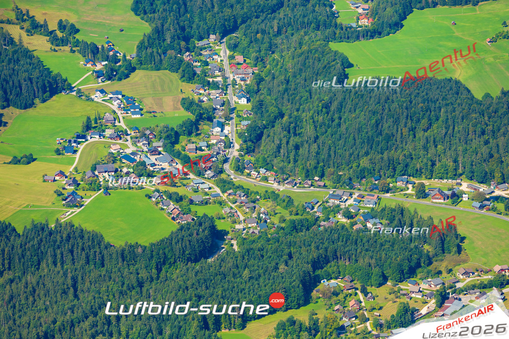Luftaufnahme von Bad Aussee - Die Luftaufnahme wurde 2025 vom UL-Flugzeug heraus erstellt ( keine Drohne ) - Hochauflösende Luftaufnahme - für professionelle Ausdrucke geeignet. Die Geschenkidee !Mit Lizenz und Bildrechte bestellbar