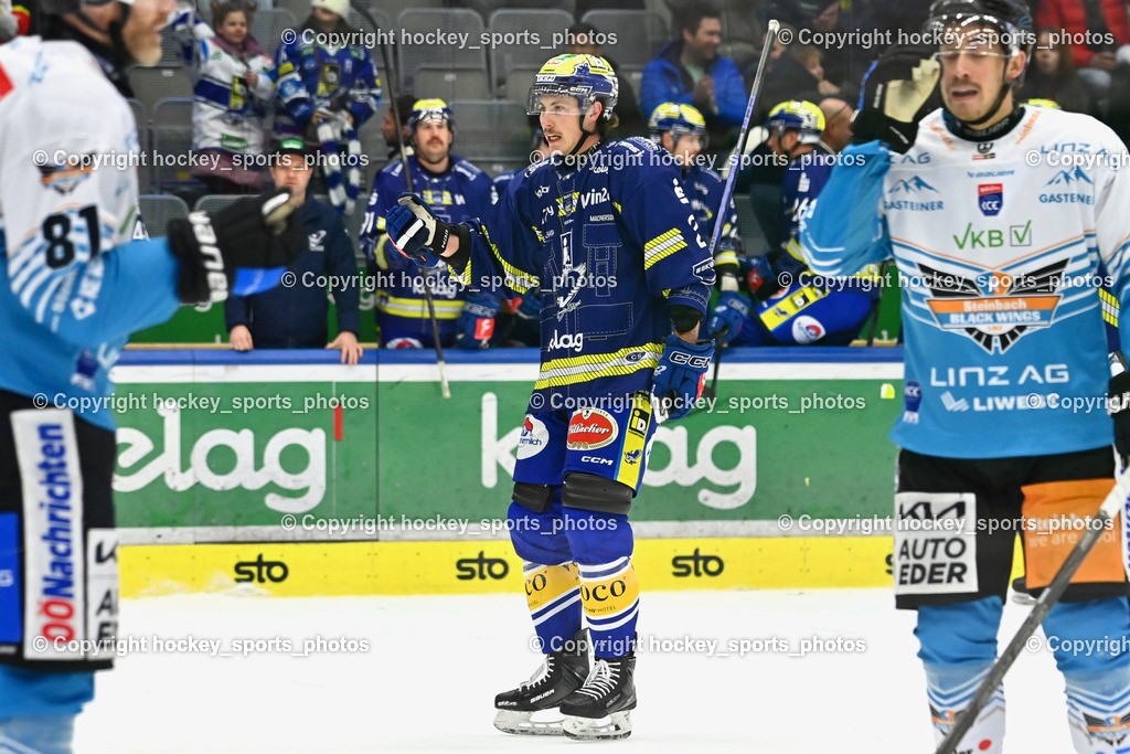 EC IDM WÄRMEPUMPEN VSV vs. Steinbach Black Wings Linz | Jubel #2 Dylan MacPherson EC VSV, EC IDM WÄRMEPUMPEN VSV vs. Steinbach Black Wings Linz, EC IDM WÄRMEPUMPEN VSV vs. Steinbach Black Wings Linz am 28.11.2025 in Villach (Stadthalle Villach), Austria, (Photo by Bernd Stefan)