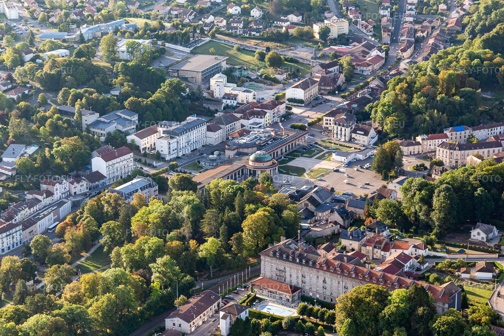 Vue aérienne: Casino de Contrexéville à Contrexéville dans le département Vosges, France. Photo: IMG_118440.jpg prise le 16/09/2019 par Werner Riehm/FLY-FOTO.eu – Résolution de l'original: 5472 x 3648 px