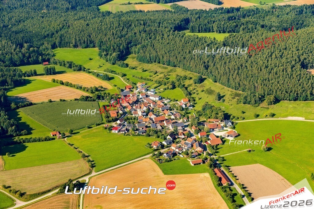 Schrägluftbild  Schwimbach  Thalmässing - Das Luftbild wurde 2025 vom UL-Flugzeug heraus erstellt ( keine Drohne ) - Hochauflösende Luftaufnahme -Nicht vergleichbar mit Google Maps oder Satelittenbilder- Die Geschenkidee !Mit Lizenz und Bildrechte bestellbar