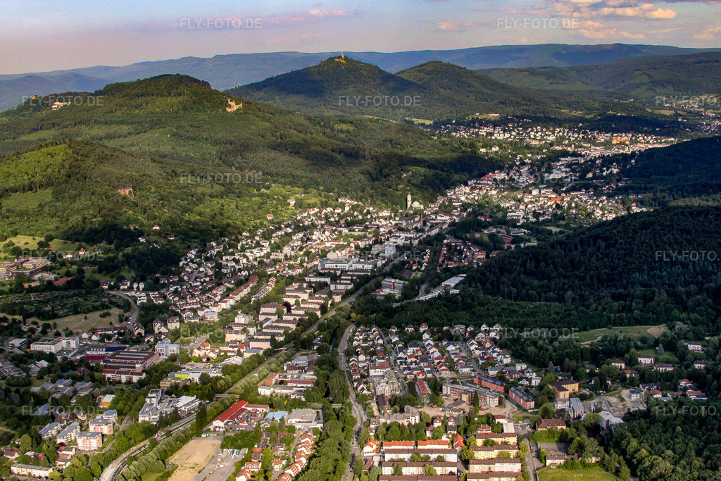 Luftbild: Rheinstraße von Südwesten im Ortsteil Oos in Baden-Baden im Bundesland Baden-Württemberg in Deutschland. Foto: IMG_18809.jpg vom 03.06.2009 durch Werner Riehm/FLY-FOTO.de