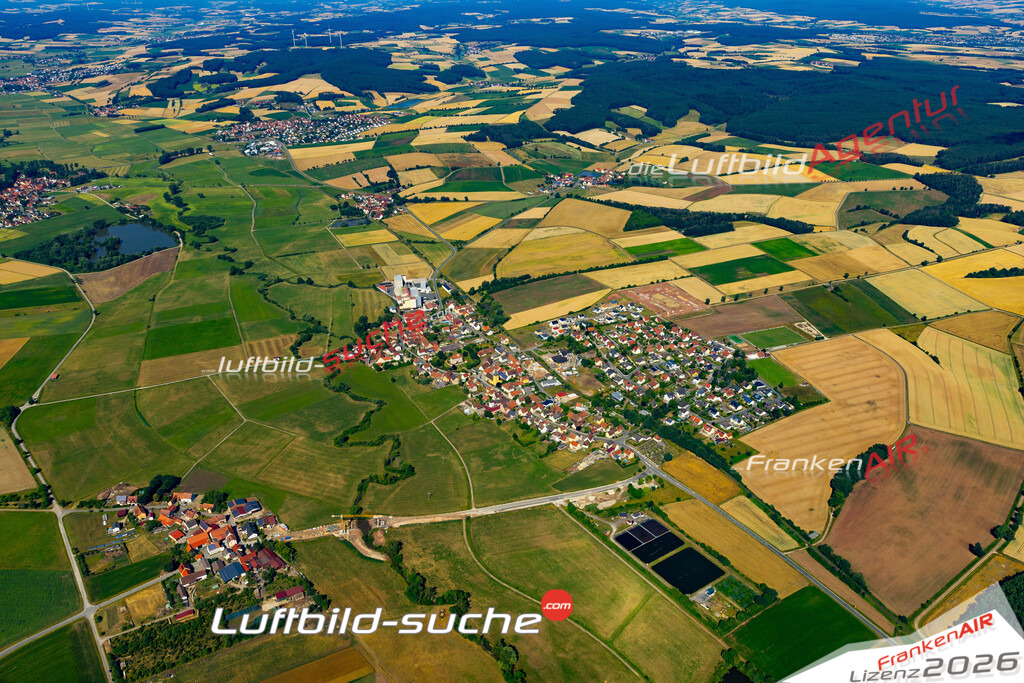 Die Luftaufnahme Sambach - Pommersfelden wurde 2022 vom Flugzeug aus (keine Drohne) erstellt. Hohe Auflösung -für große Poster und Wandbilder geeignet - Garantiert!