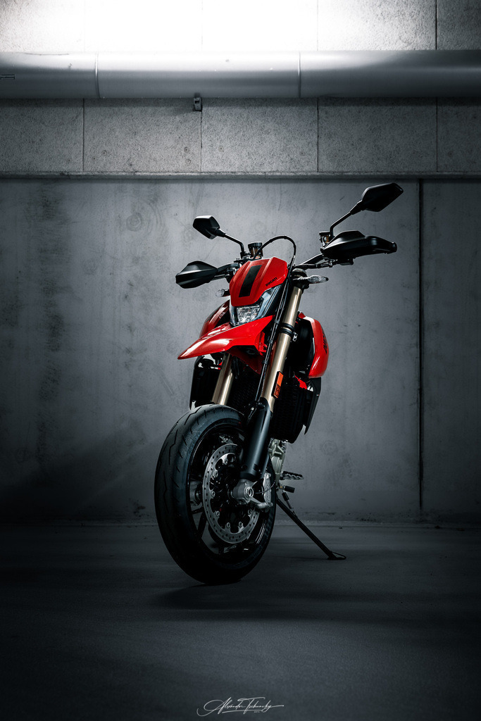 Hypermotard 698 Mono | Entdecken Sie die faszinierende Welt von Alexander Tschuncky Arts: Kreative Fotografie, atemberaubende Automobilkunst und hochwertiger Bilderdruck. Lassen Sie sich inspirieren! - Realisiert mit Pictrs.com