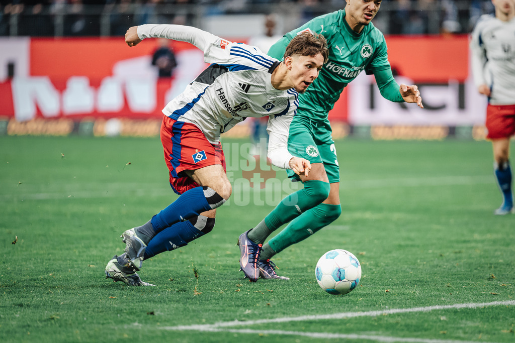 Fußball | Männer | Saison 2024/2025 | 2. Fußball-Bundesliga | 17. Spieltag | Hamburger SV vs. SpVgg Greuther Fürth | 21.12.2024 | Otto Emerson Stange (#49, HSV) kämpft sich durch zu seinem ersten Tor