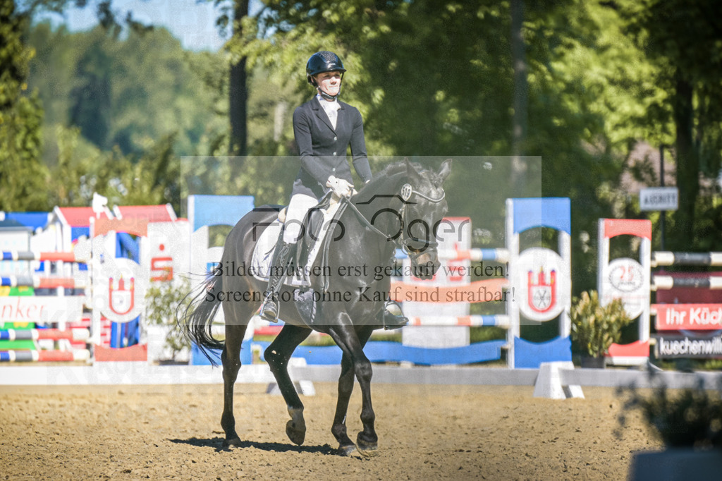 DOS_7421 | Entdecke hochwertige Reitturnierfotos von Foto Oger. Professionell, emotional und authentisch – jetzt Lieblingsmomente im Shop bestellen.Deutschlandweite Turnierfotografie. - Realisiert mit Pictrs.com