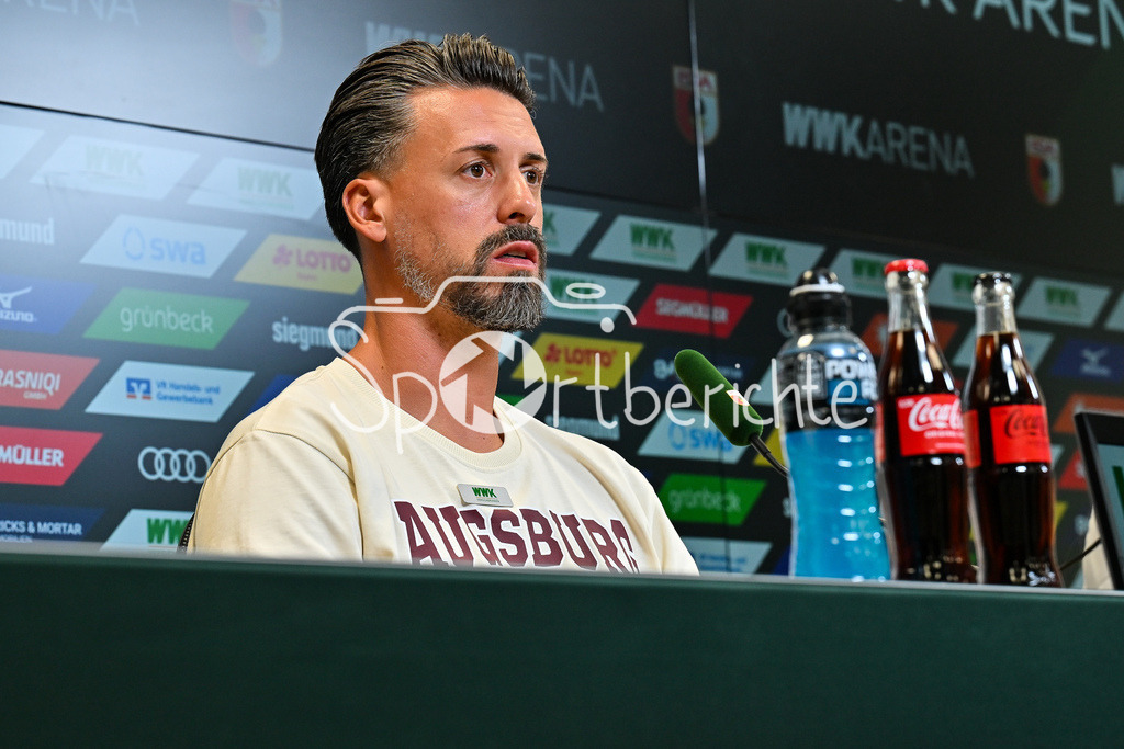 Pressekonferenz FC Augsburg | im Bild Sandro WAGNER bei der Pressekonferenz vor dem Pokalspiel in Halle / Einzelfoto / Freisteller