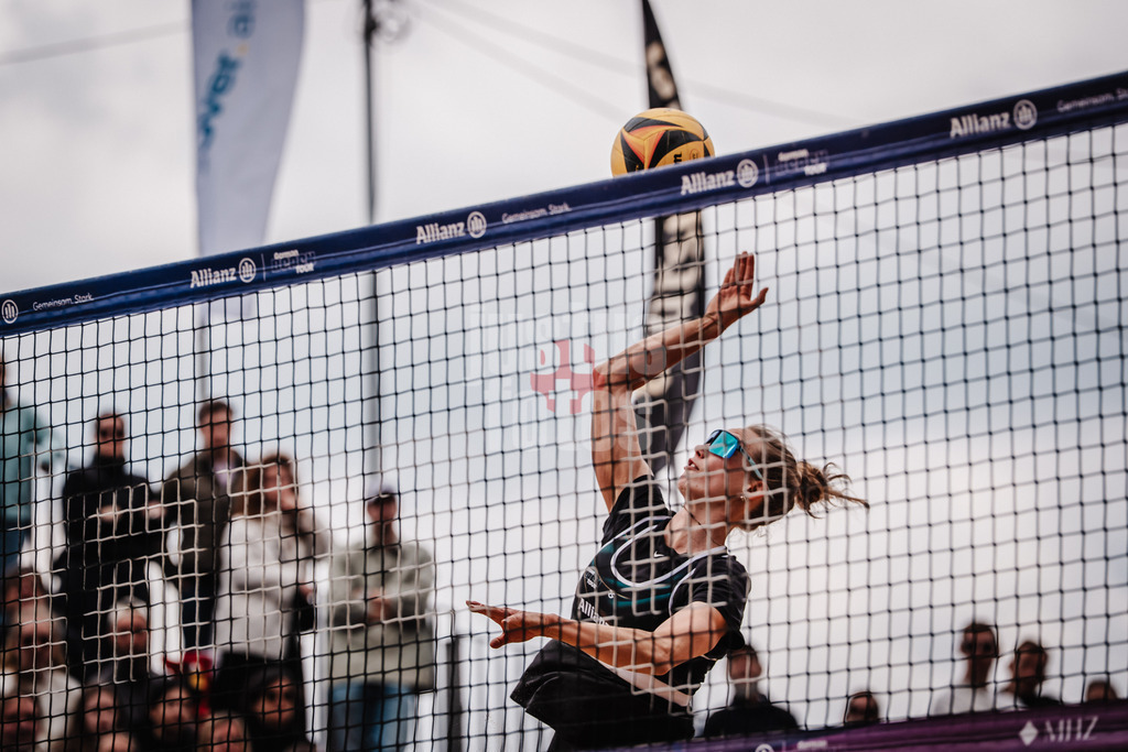 Beachvolleyball | Frauen | Allianz German Beach Tour 2025 | Tourstop Düsseldorf | 18.05.2025 | Tabea Schwarz beim Angrff