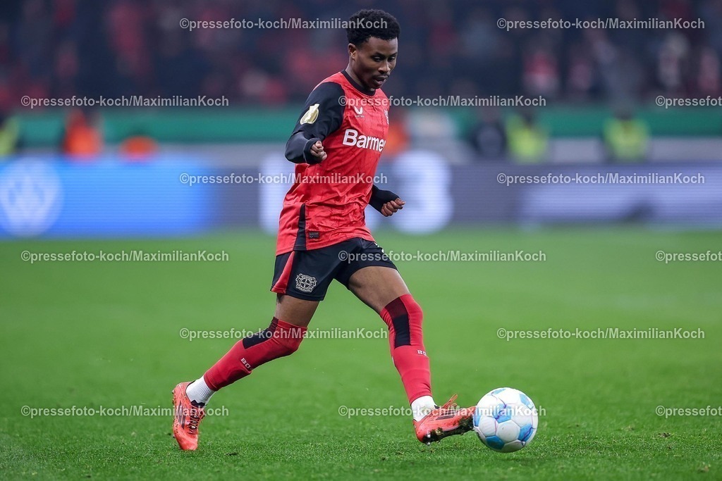 DFB05022502317 | 05.02.2025, Fußball, DFB-Pokal Viertelfinale, Bayer 04 Leverkusen - 1.FC Köln, BayArena, Saison 2024 2025: Nathan Tella (Bayer04 Leverkusen #19)DFB regulations prohibit any use of photographs as image sequences and or quasi-video.