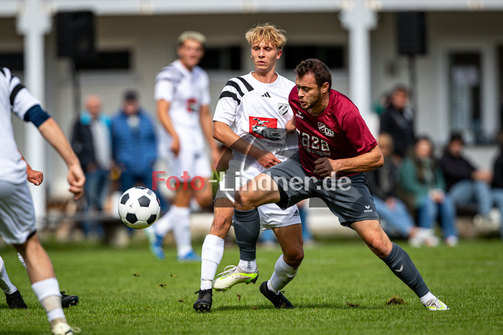 SV Polling II gegen SG Söcking/Starnberg | Fußball A-Klasse Herren Oberbayern Zugspitze Gruppe 5 7. Spieltag, SV Polling II gegen SG Söcking/Starnberg, 20240915,Duell zwischen Mujo Causevic (SG Söcking/Starnberg 6) und Lukas Fendt (SV Polling II 15),2024-09-15 in Polling (Sportplatz Polling), Mujo Causevic (SG Söcking/Starnberg 6), Lukas Fendt (SV Polling II 15)Copyright: WolfgangxLindner www.foto-lindner.de / shop.foto-lindner.de