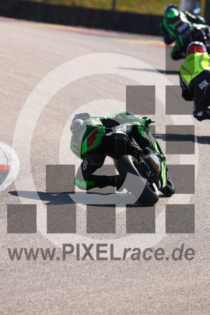 0052-20250527_04632 | Schöne Erinnerungen an spannende Momente - das festzuhalten ist unser Job. PIXELrace.de ist seit 2003 auf den Rennstrecken Europas unterwegs um die Action draußen beim Fahren und die wunderbare Stimmung imm Fahrerlager für euch einzufangen.