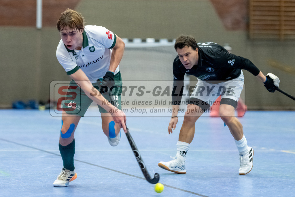 SFE_20231217_0008 | Neuss, Deutschland, 17.12.2023: Maximilian Stahmann  (Uhlenhorst Mülheim) in Aktion waehrend des Spiels der Halle 1. Bundesliga Herren zwischen SW Neuss vs Uhlenhorst Mülheim im Stadionhalle (SW Neuss) am 17.12.2023 in Neuss, Deutschland. (Foto von Stephan Fehrmann)

Neuss, Germany, 17.12.2023: Maximilian Stahmann  (Uhlenhorst Mülheim) in action during the game of Halle 1. Bundesliga Herren between SW Neuss vs Uhlenhorst Mülheim in Stadionhalle (SW Neuss) at 17.12.2023 in Neuss, Deutschland. (Foto von Stephan Fehrmann)