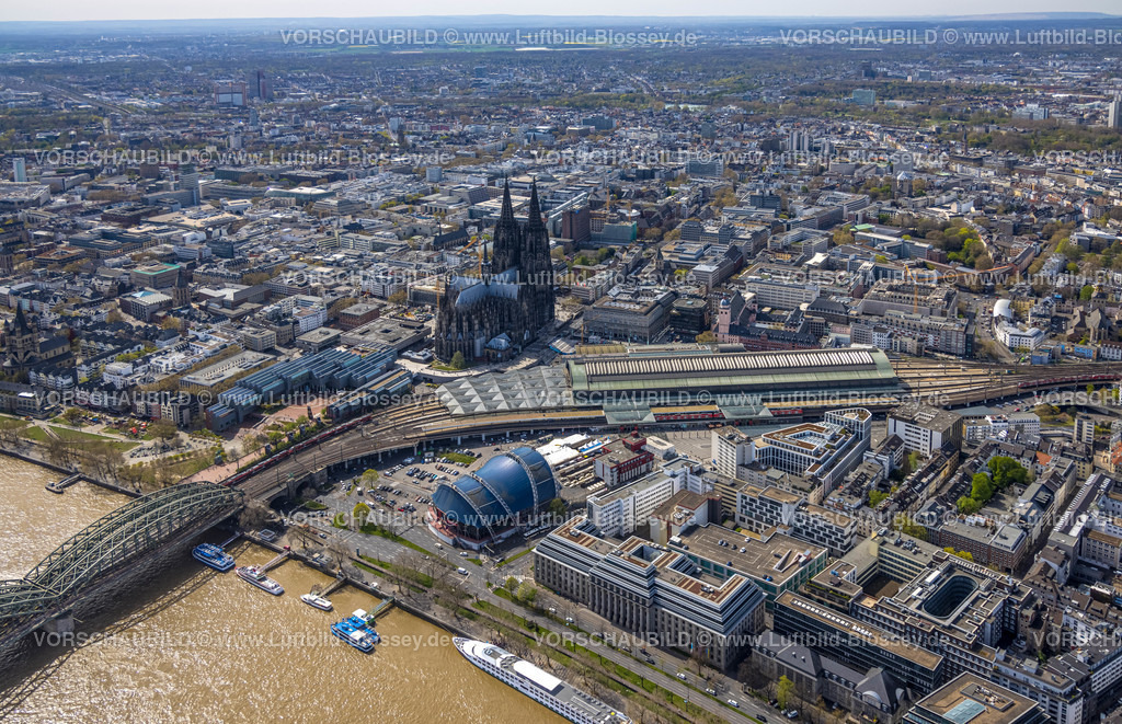 Koeln220403461 | Luftbild, Kölner Dom und Köln Hauptbahnhof, Musical Dome, Altstadt, Köln, Rheinland, Nordrhein-Westfalen, Deutschland