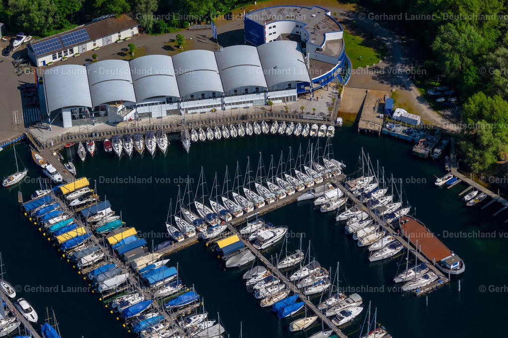 4027936 | KRESSBRONN AM BODENSEE 17.05.2020 Sportboot- Anlegestellen und Bootsliegeplätzen am Uferbereich des Bodensee in Kressbronn am Bodensee im Bundesland Baden-Württemberg, Deutschland. Weiterführende Informationen bei: ULTRAMARIN Die Meichle + Mohr Marina. // Pleasure boat marina with docks and moorings on the shore area of Lake of Constance in Kressbronn am Bodensee in the state Baden-Wuerttemberg, Germany. Further information at: ULTRAMARIN Die Meichle + Mohr Marina. Foto: Gerhard Launer