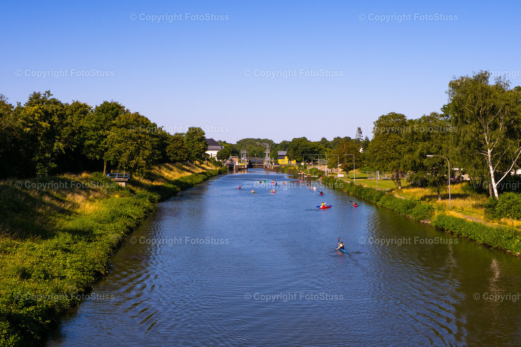 Kanufahrer auf dem Datteln-Hamm-Kanal | Bei schönem Wetter sind die Kanufahrer auf dem Datteln-Hamm-Kanal unterwegs. - Realisiert mit Pictrs.com