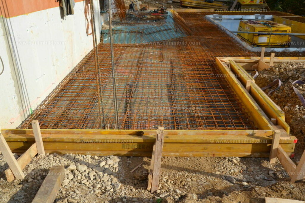 bib-lg04-betonarbeiten-0375 | Nach LV-Leistungsgruppen sortierte Detailfotos über den Bau eines Hauses. Alle Hausbau-Bilder direkt vom Urheber und Autor der Website Haus-Selber-Bauen.com