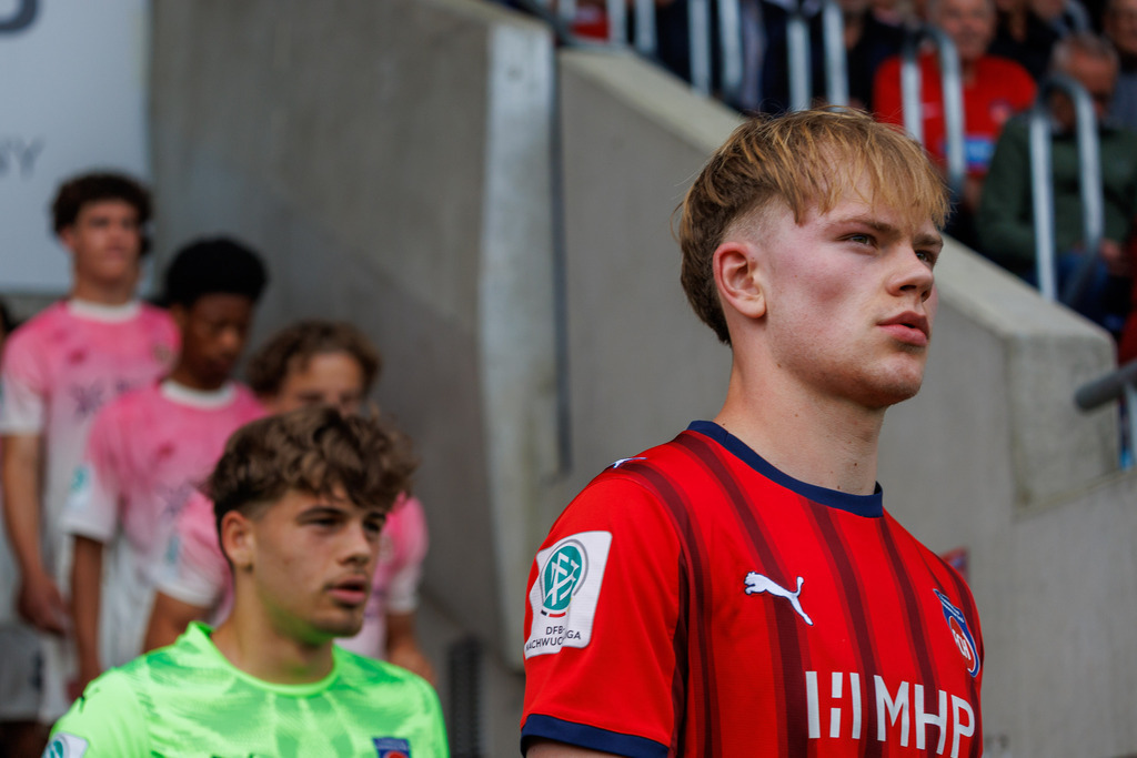 20260503-U19_FCH-LEV_006 | 1.FC Heidenheim 1846 vs. Bayer 04 Leverkusen, Fußball, U19, A-Junioren, NWL, U19-DFB-Nachwuchsliga, 2025/2026, Achtelfinale, 03.05.2026 in Heidenheim, Voith Arena(Foto: Michael Bulling) - Realisiert mit Pictrs.com