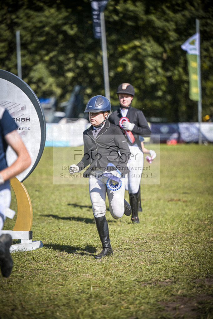 DOS_0050 | Entdecke hochwertige Reitturnierfotos von Foto Oger. Professionell, emotional und authentisch – jetzt Lieblingsmomente im Shop bestellen.Deutschlandweite Turnierfotografie. - Realisiert mit Pictrs.com