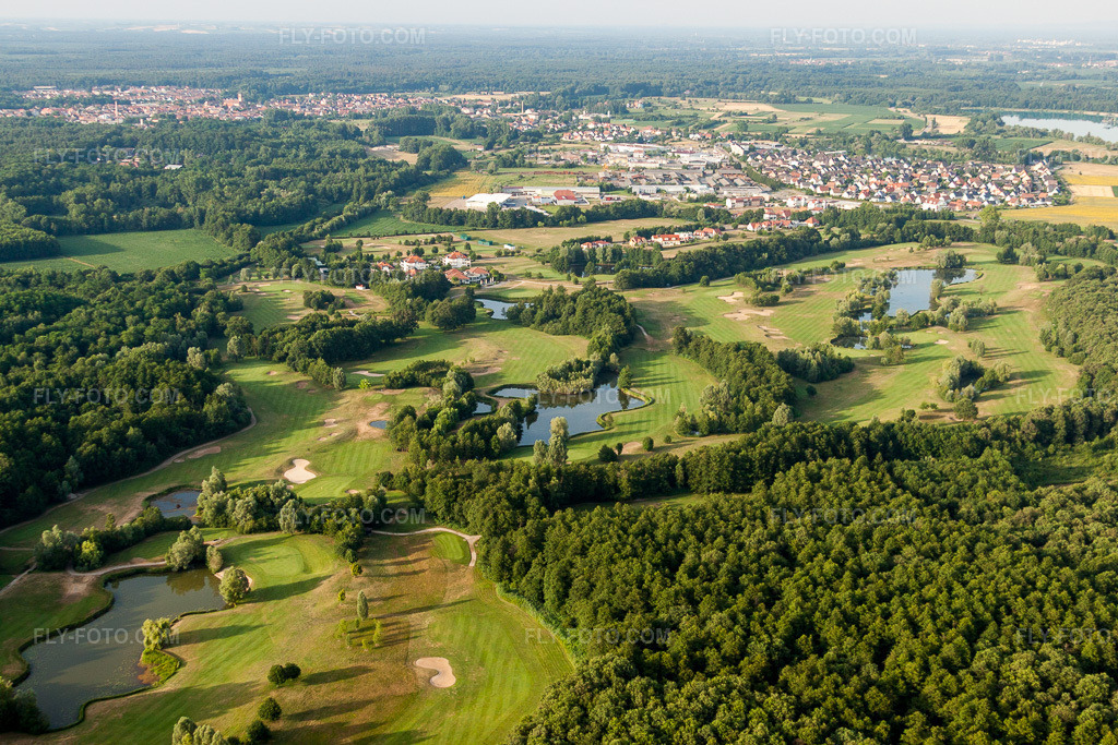 Aerial view: Grounds of the golf course Golf Club Soufflenheim Baden-Baden in Soufflenheim in the state Bas-Rhin, France. – Photo: IMG_30474.jpg taken on 07/09/2010 by Werner Riehm/FLY-FOTO.com – Resolution of the original: 4752 x 3168 px