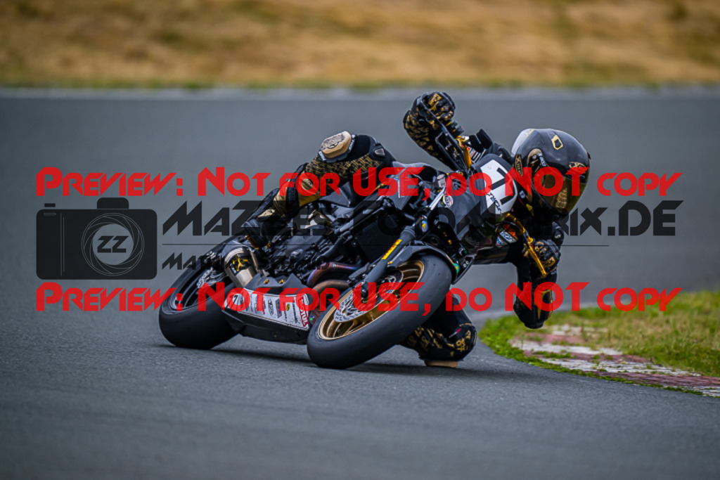 MaZZes_FotoMatrix_220723_0913 | PRO SUPERSTOCK