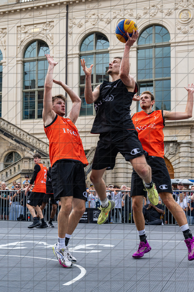 DIE FINALS 2025 | Dt. Meisterschaft 3x3   | 1/4 Finale Männer //  02.08.25: DIE FINALS 2025 | Dt. Meisterschaft 3x3   / Dresden / Deutschland  //   CREDIT:www.bullenfotos.de, Martin König, Hörner Weg 40, D-49078 Osnabrück, +4917663732967 // Nutzung und Weitergabe nur zu den vereinbarten Zwecken. Presseanfragen an Ersteller. Alle Rechte beim Ersteller. Honorierung nach MFM. - Realisiert mit Pictrs.com