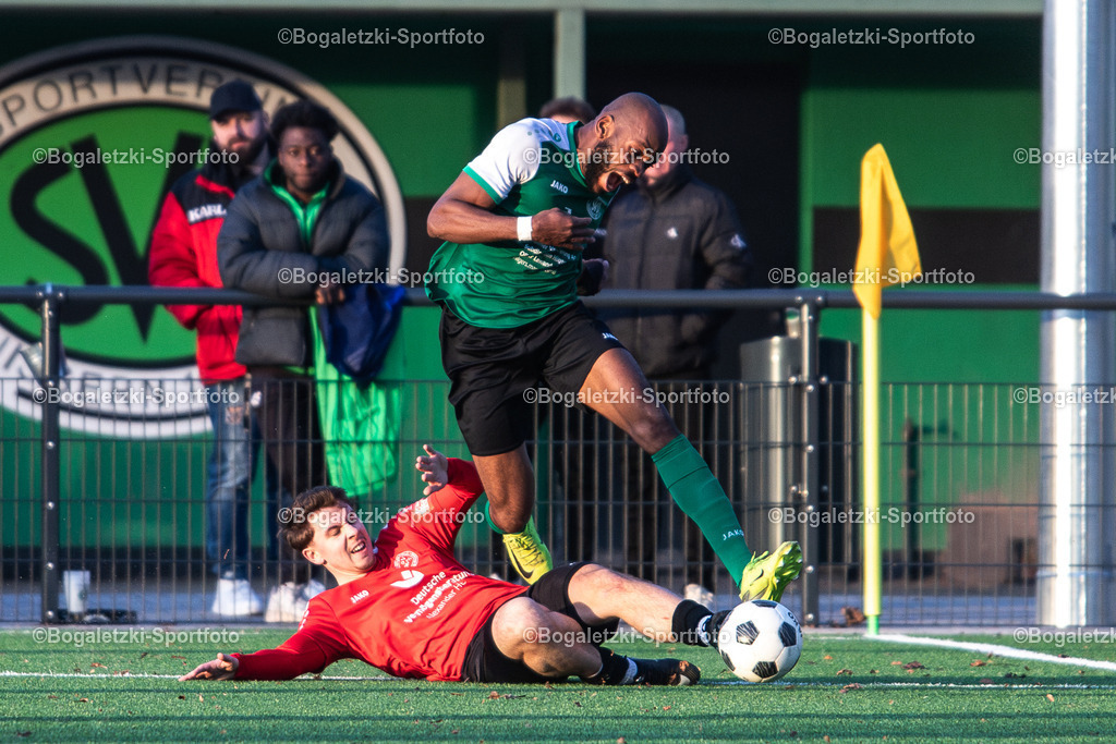 Kreispokal DU/MH/DIN, Achtelfinale, SV Duissern - Spvgg Meiderich 06/95, Duisburg, Germany | 17.01.2026, Fussball, Kreispokal DU/MH/DIN, SV Duissern -Spvgg Meiderich 06/95: Lukas Roman (Spvgg Meiderich #7) foult Wisdom Chukwubueze Oparah (SV Duissern #12) im Strafraum - Realisiert mit Pictrs.com