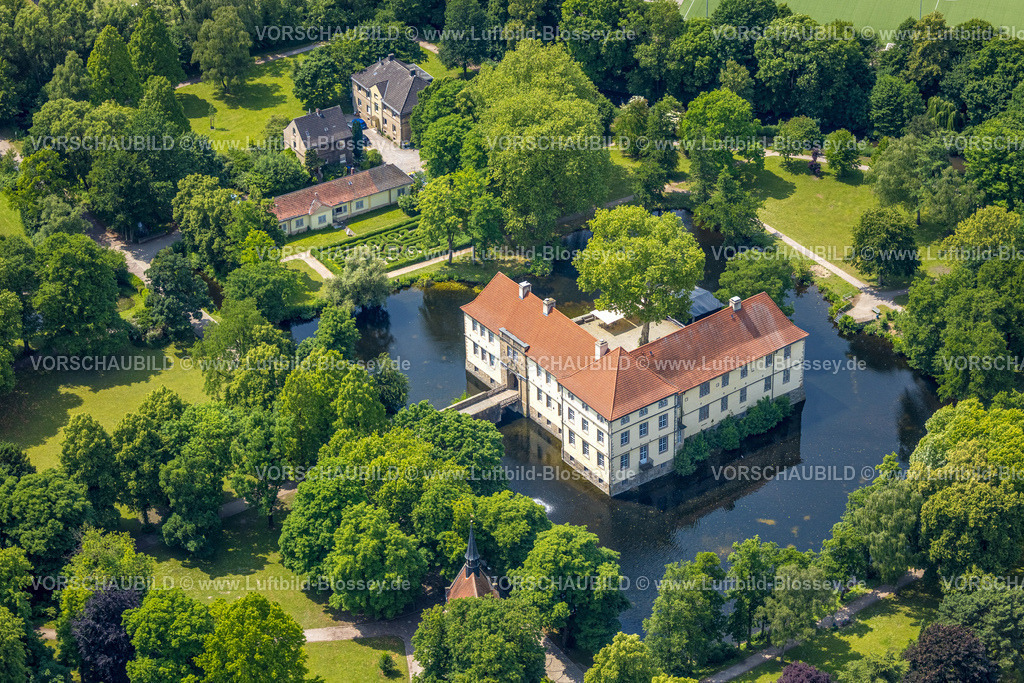 Herne250601830 | Luftbild, Schloss Strünkede Wasserschloss mit Gräfte und Schloßpark, Baukau, Herne, Ruhrgebiet, Nordrhein-Westfalen, Deutschland