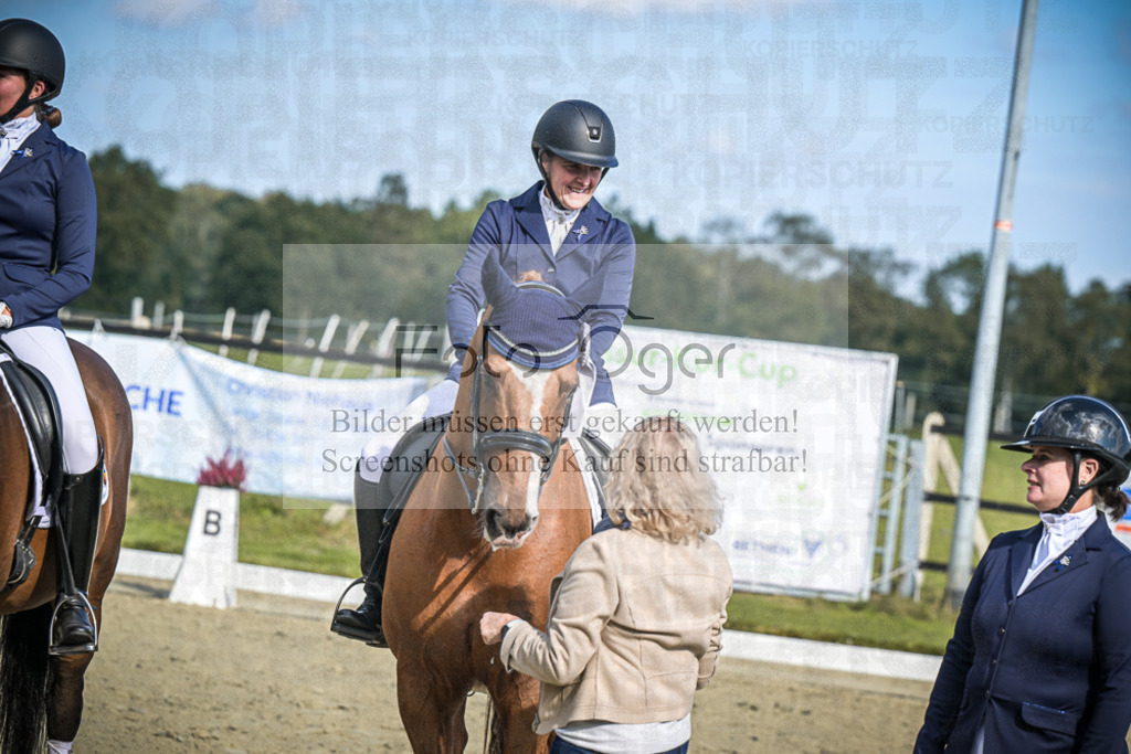 DOS_0051 | Entdecke hochwertige Reitturnierfotos von Foto Oger. Professionell, emotional und authentisch – jetzt Lieblingsmomente im Shop bestellen.Deutschlandweite Turnierfotografie. - Realisiert mit Pictrs.com