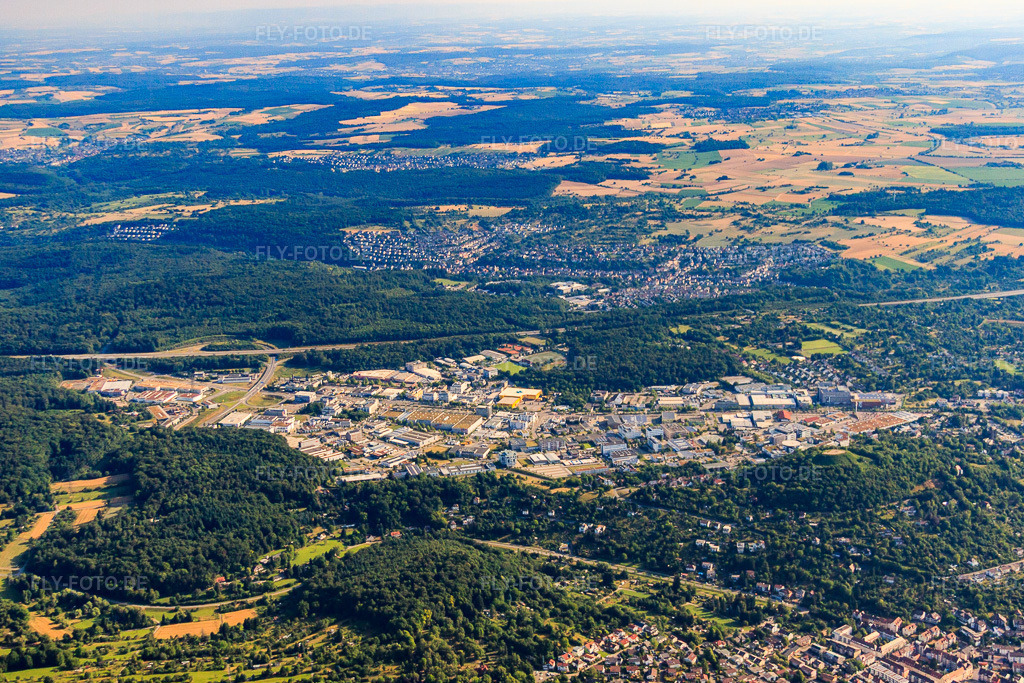 Luftbild: Gewerbegebiet Karlsruher Straße von Süden im Ortsteil Brötzingen in Pforzheim im Bundesland Baden-Württemberg in Deutschland.Foto: IMG_69947.jpg vom 06.07.2014 durch Werner Riehm/FLY-FOTO.deAuflösung des Originals: 4460 x 2973 px