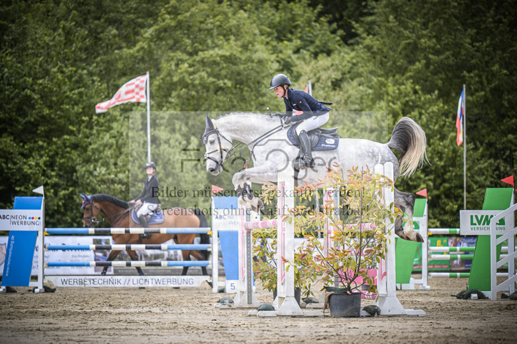 DOS_6371 | Entdecke hochwertige Reitturnierfotos von Foto Oger. Professionell, emotional und authentisch – jetzt Lieblingsmomente im Shop bestellen.Deutschlandweite Turnierfotografie. - Realisiert mit Pictrs.com