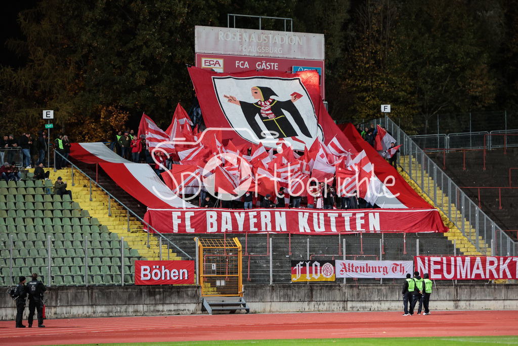 FC Augsburg II - FC Bayern Amateure | Die Fans aus Muenchen haben ein Intro vorbereitet / Choreo / Pyrotechnik / Pyro / Ultras /
