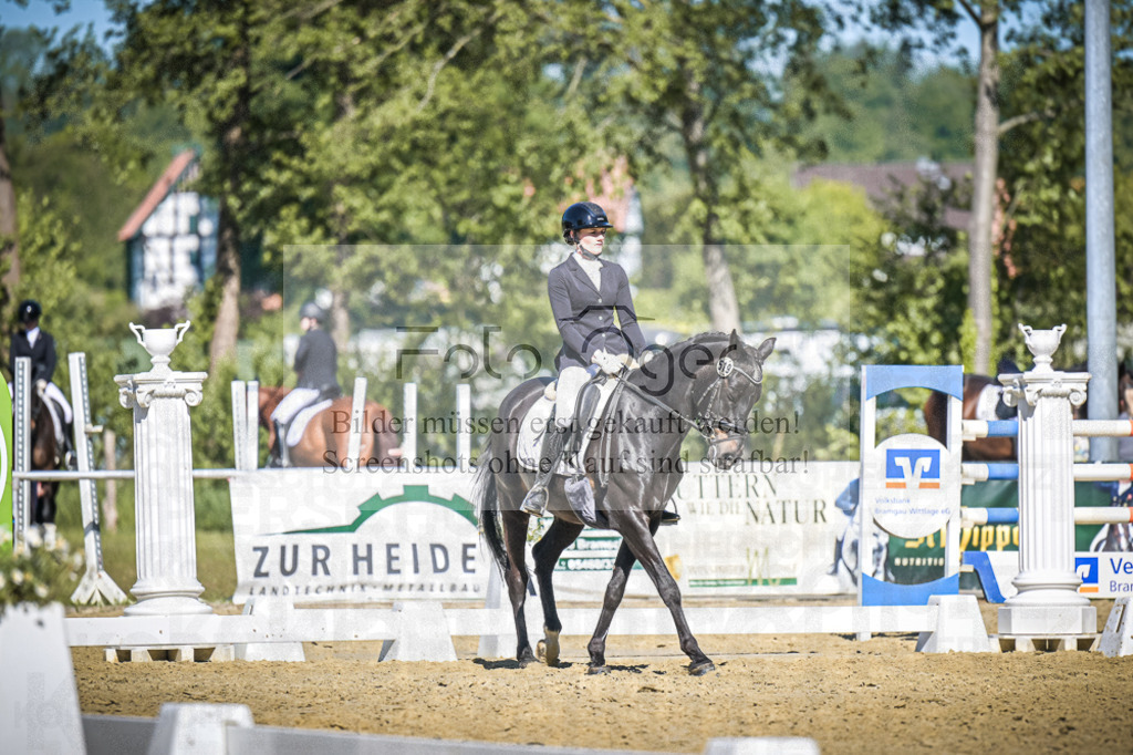 DOS_7347 | Entdecke hochwertige Reitturnierfotos von Foto Oger. Professionell, emotional und authentisch – jetzt Lieblingsmomente im Shop bestellen.Deutschlandweite Turnierfotografie. - Realisiert mit Pictrs.com