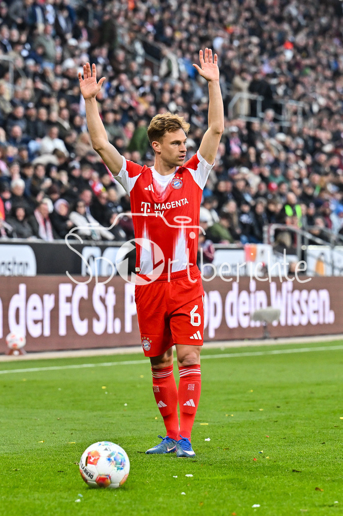 FC St. Pauli - FC Bayern München | ST. PAULI, DEUTSCHLAND - 11. APRIL: am Ball Joshua KIMMICH (FC Bayern Munich 6) / Einzelfoto / Freisteller während dem Bundesligamatch zwischen dem FC St. Pauli und dem FC Bayern München am 29. Spieltag im Millerntor Stadion / DFL REGULATIONS PROHIBIT ANY USE OF PHOTOGRAPHS AS IMAGE SEQUENCES AND/OR QUASI-VIDEO