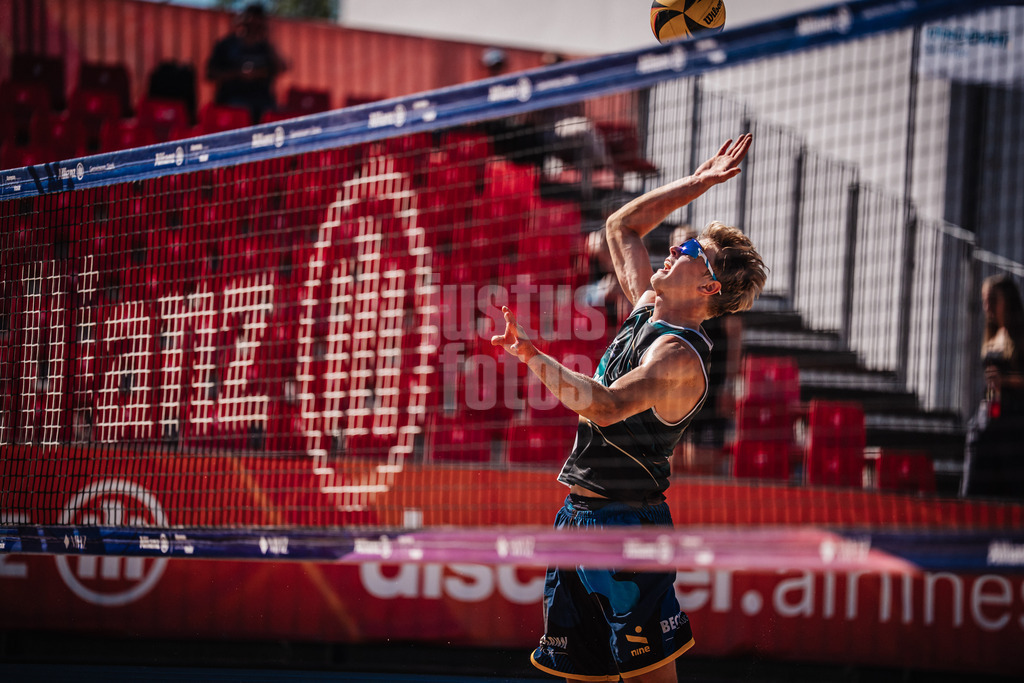 Beachvolleyball | Männer | Allianz German Beach Tour 2025 | Tourstop Berlin | 21.08.2025 | Leo Hauschild beim Angriff