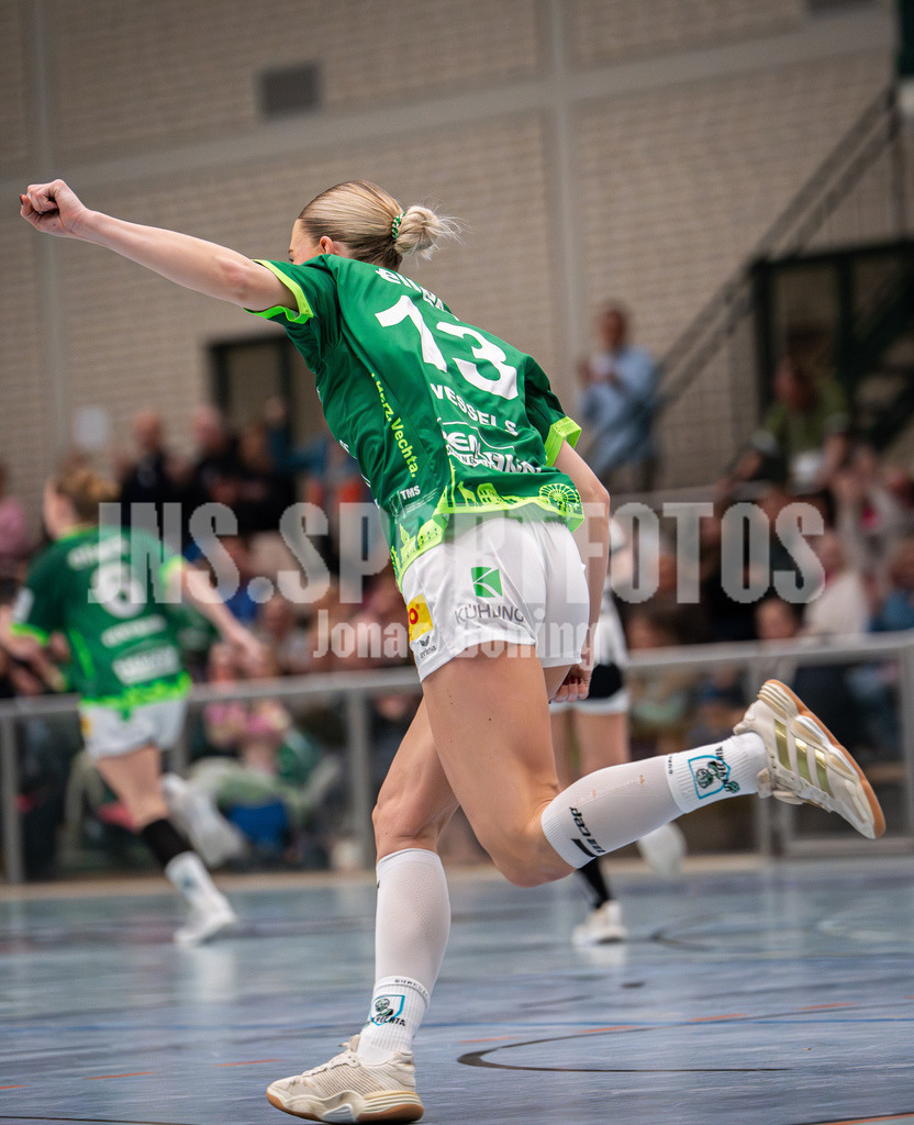 Handball I Frauen I Saison 2025-2026 I 3. Liga Staffel Nord I 13. Spieltag I SC SFN Vechta -Buxtehuder SV II-35 | Nele Wessels (13, SC SFN Vechta) - Realisiert mit Pictrs.com