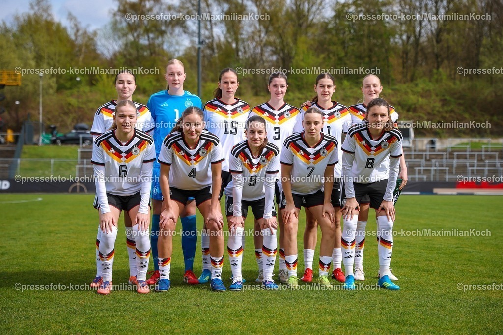 xKWIx10042601024 | 2026.04.10, xkwix, Fußball, UEFA Women's UNDER 19 Championship qualification, Republic of Ireland - Germany, Uhlenkrugstadion, Runde 2 1.Spieltag, Saison 2025 / 2026: Deutsche Nationalmannschaft Teamfoto vor dem Spiel DFB regulations prohibit any use of photographs as image sequences and or quasi-video. Photo: xKamilxWilkowskixPressefotoKochx