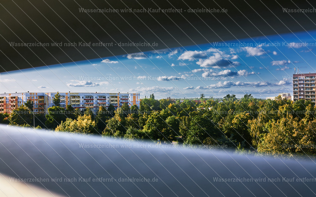 Leipzig Grünau Mitte Blick von Allee-Center Richtung Ulmer Straße (Herbst 2025) | Leipzig Grünau Mitte Blick von Allee-Center Richtung Ulmer Straße (Herbst 2025) - Realisiert mit Pictrs.com