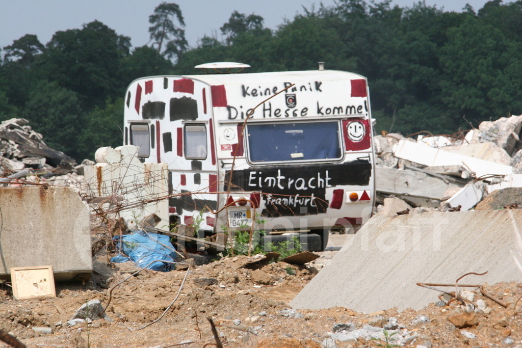 Eintracht Frankfurt Wohnwagen | Online-Shop | monipfaff.de - Realisiert mit Pictrs.com