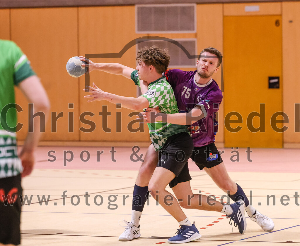 2025-03-15_037_SpVgg_Altenerding_gegen_TSV_Schleissheim | Erding, Deutschland, 15.03.2025:Handball, Bezirksoberliga Männer 2024 / 2025, 18. Spieltag, SpVgg Altenerding gegen TSV Schleißheim, Endergebnis: 32:27Luis Aigner (TSV Schleissheim, #77), Ferdinand Menzel (SpVgg Altenerding, #75)Foto: Christian Riedel / fotografie-riedel.net