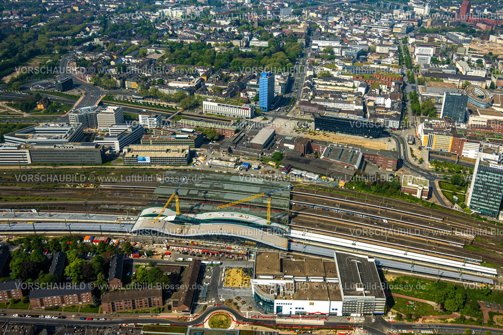 Duisburg240500648 | Luftbild, Hauptbahnhof Hbf Deutsche Bahn AG, Großbaustelle Hauptbahnhof Gleishalle und Vorplatz Ost und Portsmouthplatz Eingang West, Stadtmitte City Ansicht, Neudorf-Nord, Duisburg, Ruhrgebiet, Nordrhein-Westfalen, Deutschland