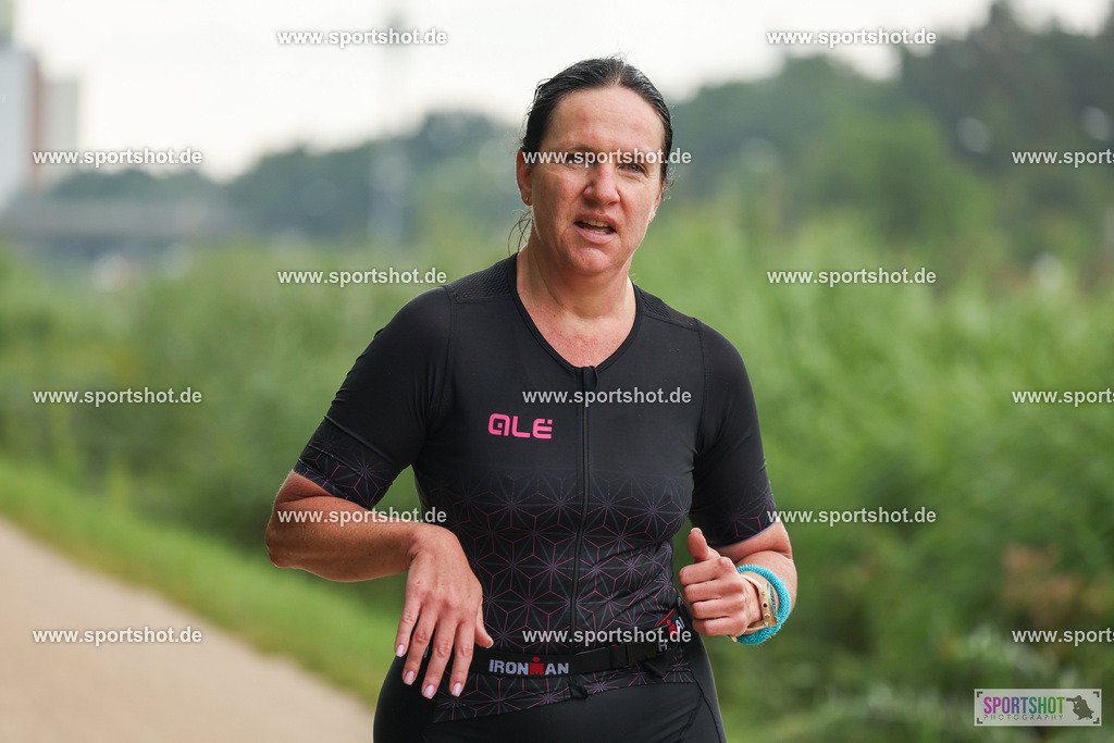 LUR_1859 | 34. M-net Erlanger Triathlon 2025 #erlangertriathlon  #mnettriathlon2025 #mnettriathlon #team #olympischedistanz #mitteldistanz #triathlon #maindonaukanal  #erlangertriathlon2025 #yourpictrs #tv1848 #tv1848erlangen  #triathlonbayern #sportinerlangen #demsportverbunden #sportshot_your_pictrs Copyright: www.sportshot.de
