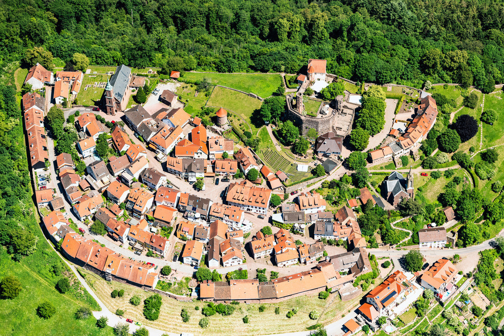 dr__0029872.jpg | MüCKENLOCH 02.06.2019 Dorf - Ansicht in Mückenloch im Bundesland Baden-Württemberg, Deutschland. // Village view in Mueckenloch in the state Baden-Wurttemberg, Germany. Foto: Daniel Reiter