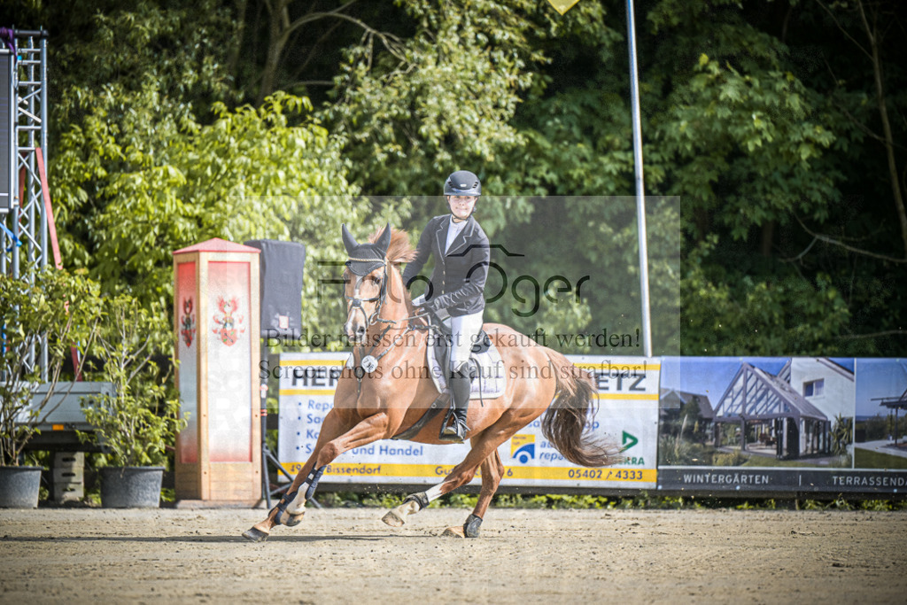 DOS_9060 | Entdecke hochwertige Reitturnierfotos von Foto Oger. Professionell, emotional und authentisch – jetzt Lieblingsmomente im Shop bestellen.Deutschlandweite Turnierfotografie. - Realisiert mit Pictrs.com