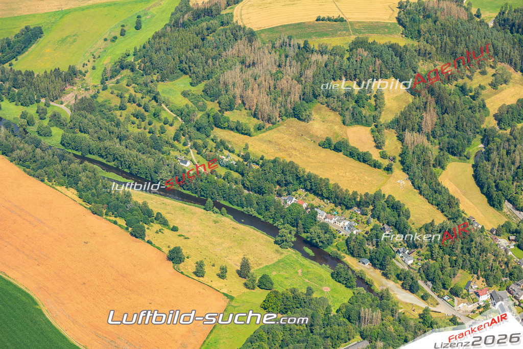 Das Luftbild zeigt : Sparnberg Hirschberg - Die Luftaufnahme wurde 2024 vom UL-Flugzeug aus erstellt ( keine Drohne ) - Hochauflösende Luftaufnahme - Für grossformatige Ausdrucke geeignet. Die Geschenkidee !Mit Lizenz und Bildrechte bestellbar