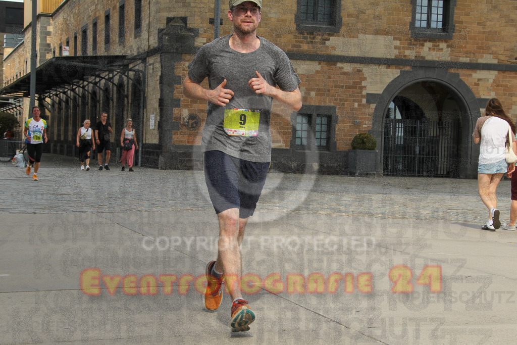 250920_1328_EV4_5708 | Sportfotografie im Rhein-Sieg Kreis, Köln, Bonn, NRW, Rheinland Pfalz, Hessen, etc. Unser Tätigkeitsfeld umfasst den Laufsport vom Volkslauf über den Marathon, Duathlon, Triathon bis zum Ultralauf wie Kölnpfad Ultra oder Schindertrail.