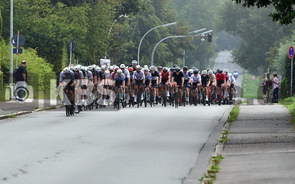KBS Picture_Cyclassica-Hamburg_200823_002 | Das Verfolgerfeld Amateure 100KM , Hamburger Strasse Rellingen ,
Bemer Cyclassics Hamburg Radrennen 2023 , 
Durch Hamburg und Schleswig-Holsten ,
UCI-WorldTour-Rennen Profi-Elite Herren ca.200KM , 
Amateurradfahrer Jedermann Rennen 60KM ,
Amateurradfahrer Jedermann Rennen 100KM , - Realisiert mit Pictrs.com