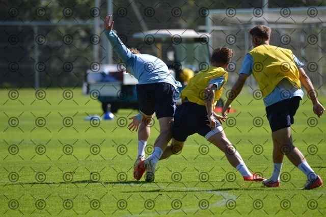 RGE_0245 | Hertha BSC, 2.Bundesliga, Herren, Fußball, Training auf dem Schenckendorffplatz, Dienstag 25.08. 2026, Saison 2026/27,  im Bild li. Luca Schuler ( Hertha BSC ), Mads Pedersen ( Hertha BSC ),  Fotograf: Ralf Gebhardt - Realisiert mit Pictrs.com