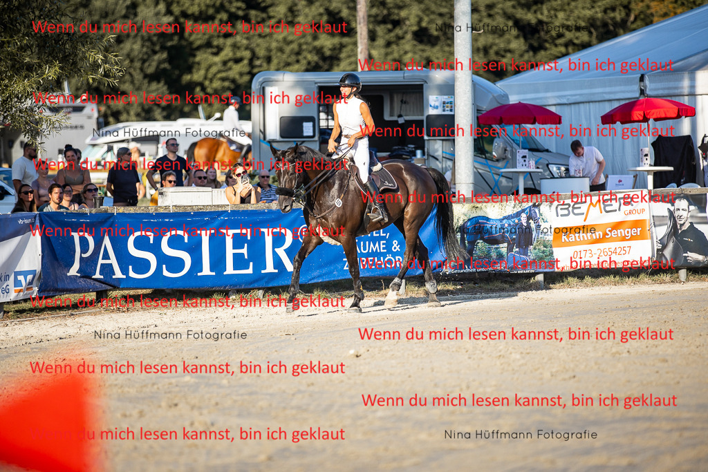BK1A8835 | Turnierbilder Turnierfotos Nina Hüffmann Turnierfotografie Pferdefotografie Tierzeichnung Haustierzeichnung Pferdezeichnung Hundezeichnung Videograf  - Realisiert mit Pictrs.com