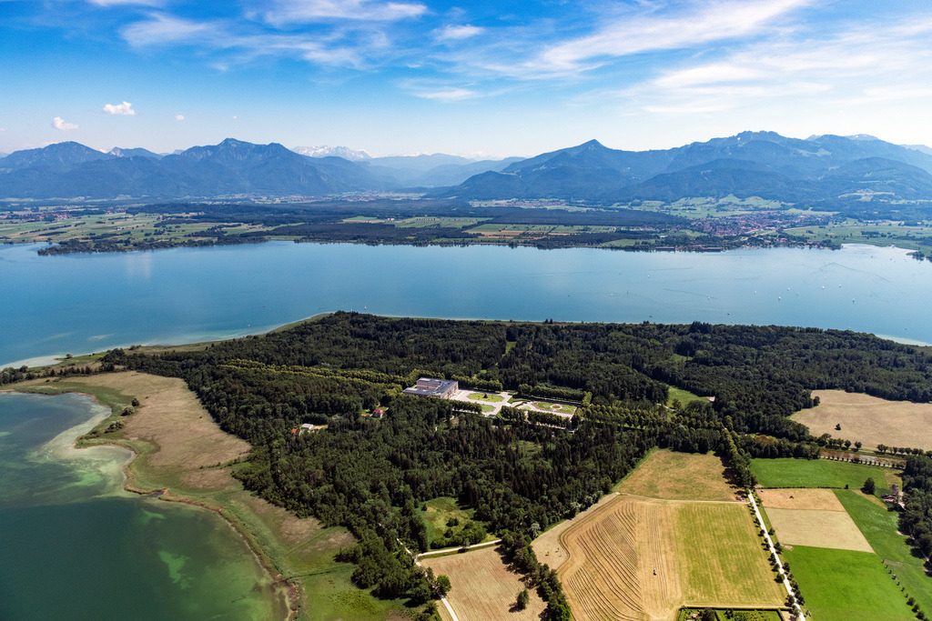 dr__0026995.jpg | CHIEMSEE 25.06.2019 See- Insel " Herreninsel " auf dem Chiemsee im Bundesland Bayern, Deutschland. // Lake Island Herreninsel on the Chiemsee in the state Bavaria, Germany. Foto: Daniel Reiter